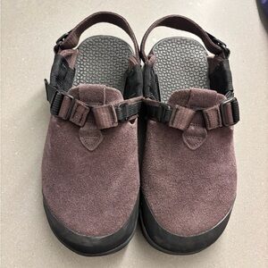 Bedrock suede mountain clog slide